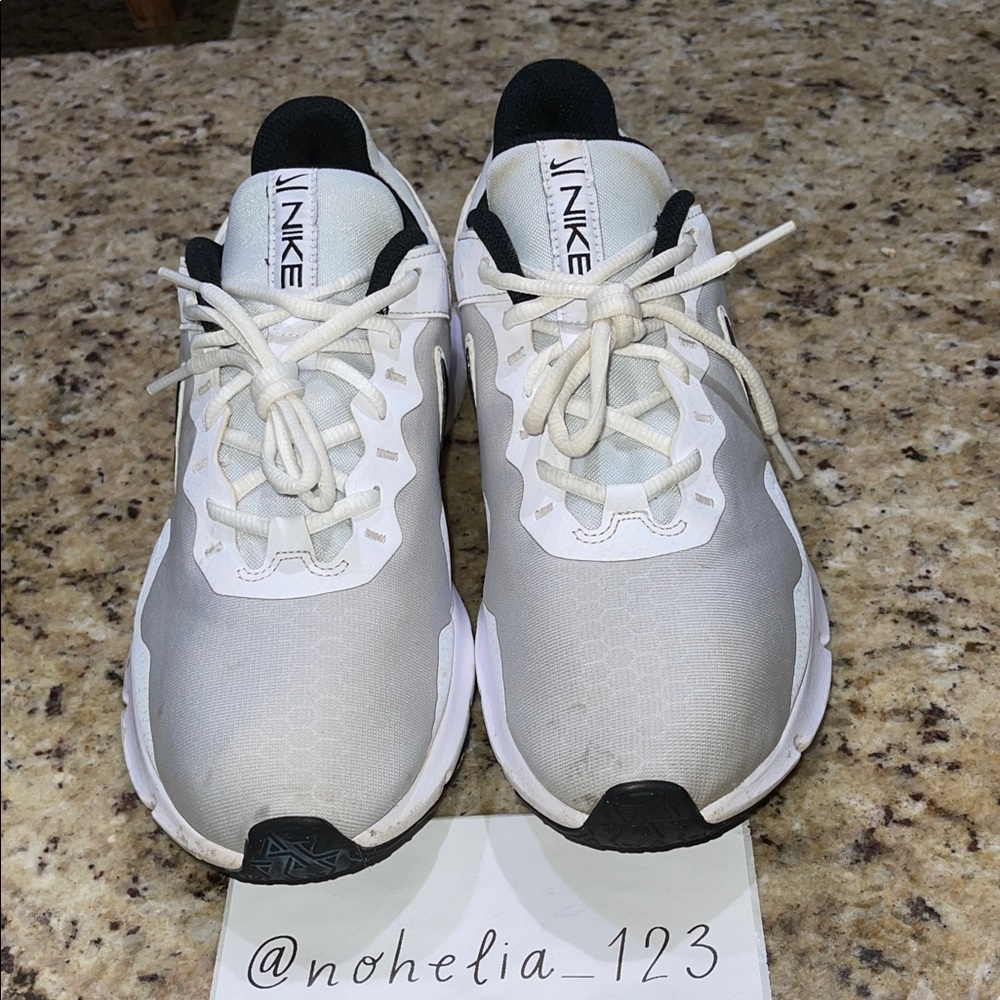 Nike Legend Essential 2